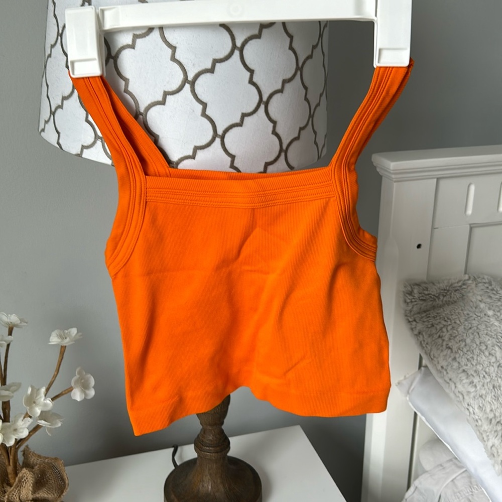 urban outfitters cropped tank. orange. xs-s. never worn.
